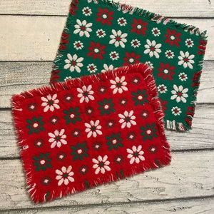 Vintage reversible green red white flower place mats.